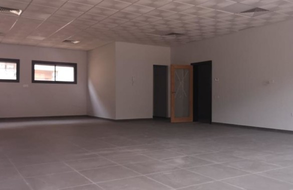 Commercial office for rent with easy access