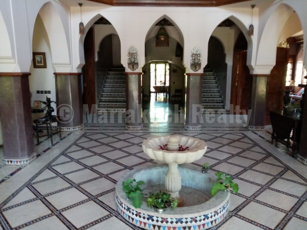 A louer, magnifique villa de 4 chambres a deux pas du centre ville