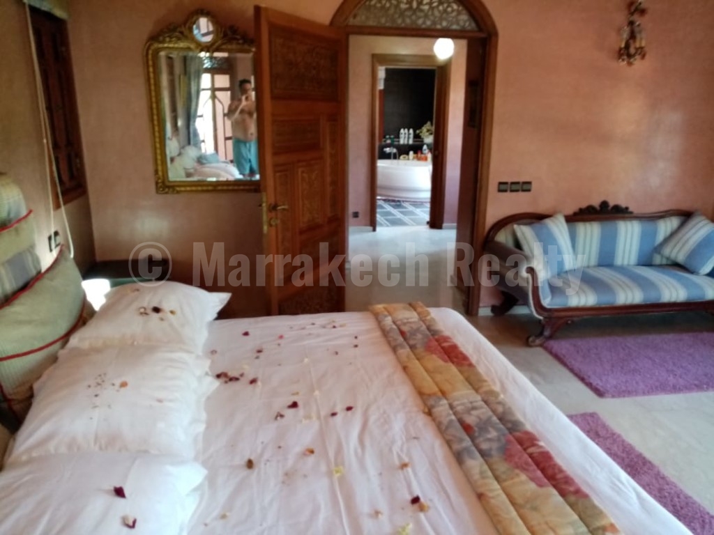 Belle villa traditionnelle de 4 chambres proche du centre de Marrakech