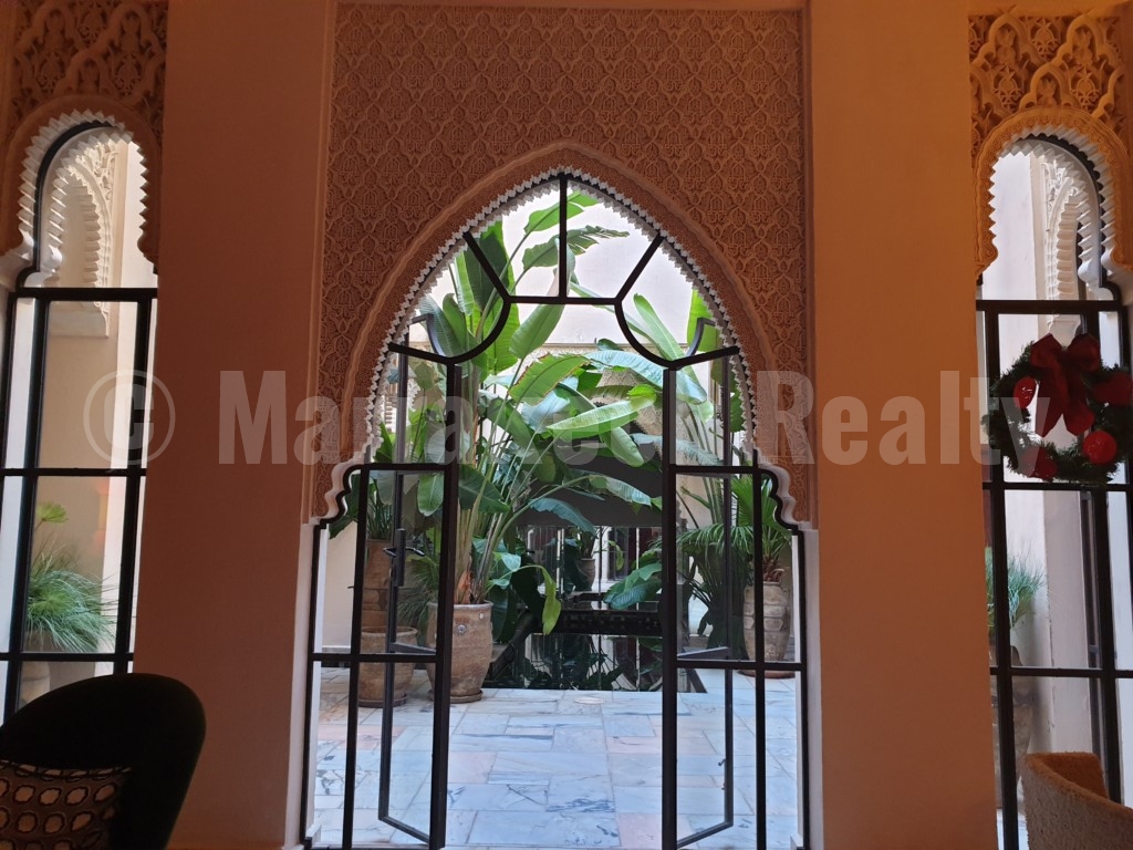 Superb 5 bedroom Riad for sale with easy access