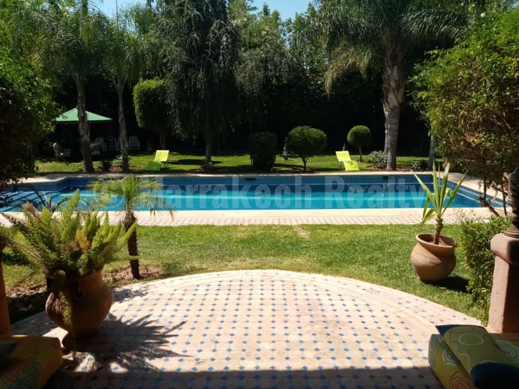 Belle villa traditionnelle de 4 chambres proche du centre de Marrakech