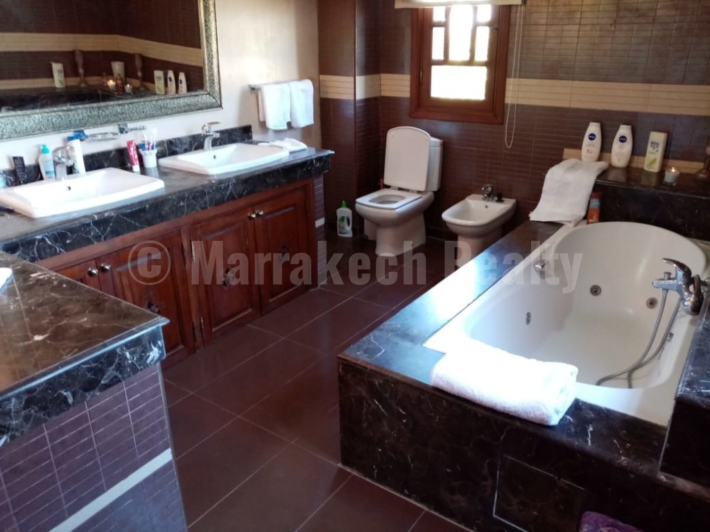 Belle villa traditionnelle de 4 chambres proche du centre de Marrakech