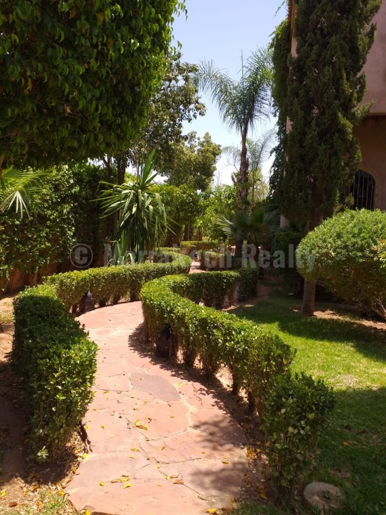 A louer, magnifique villa de 4 chambres a deux pas du centre ville