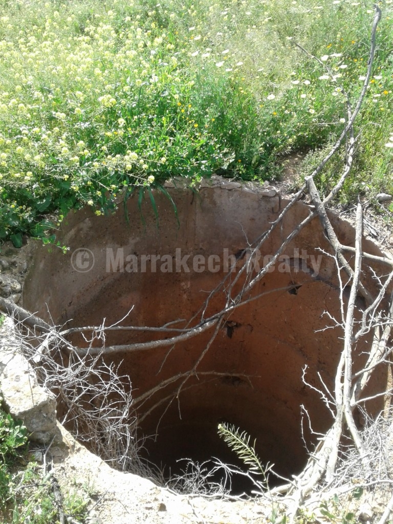 For sale 4 hectars land on the road of Fes