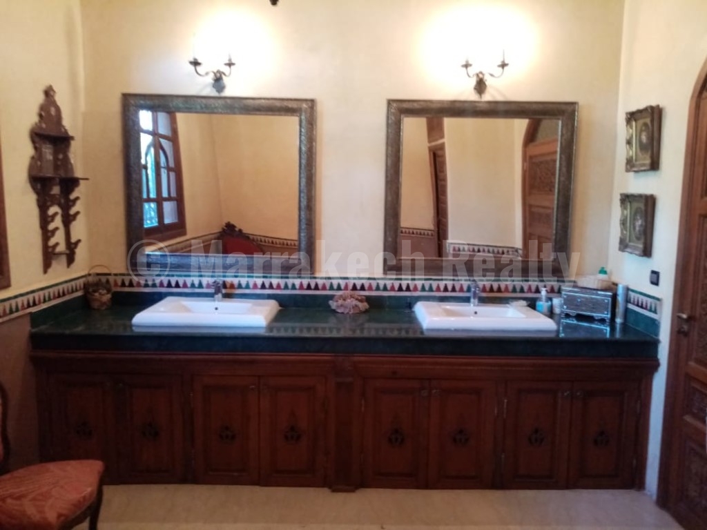 Belle villa traditionnelle de 4 chambres proche du centre de Marrakech
