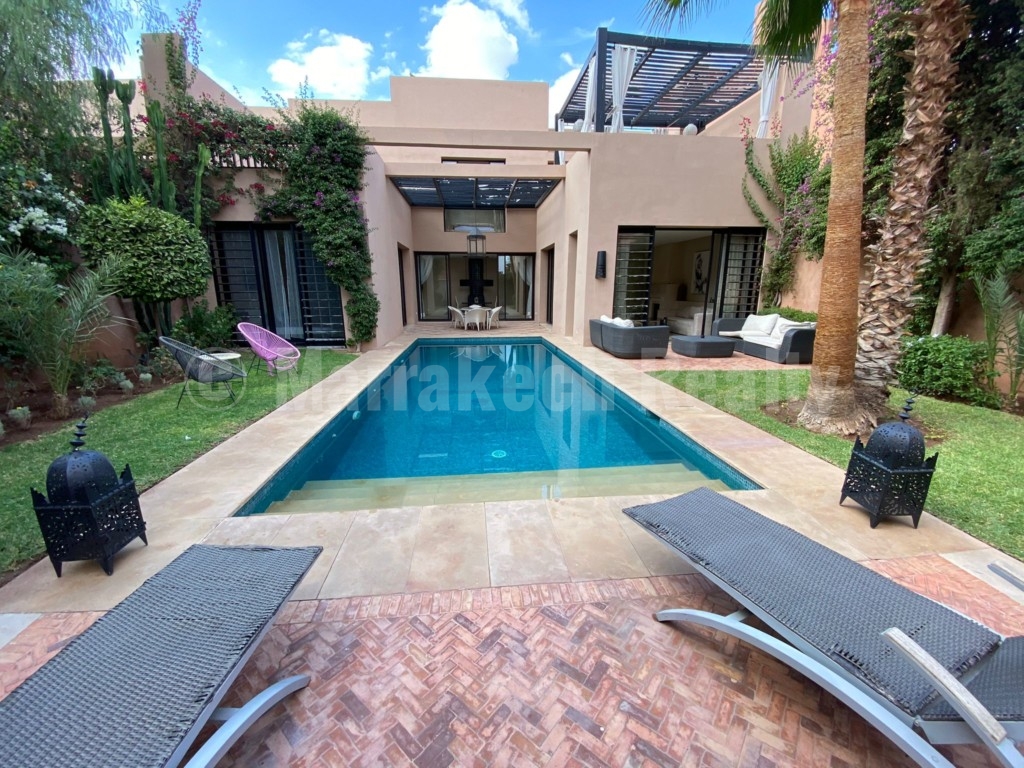 Luxueuse villa de 2 chambres à louer dans un domaine golfique