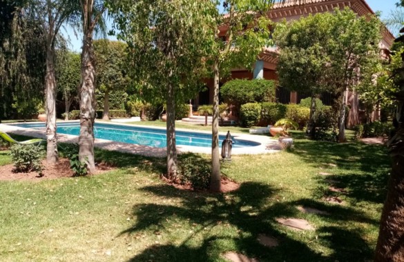 Standout old school 4 bedroom villa close for downtown Marrakech