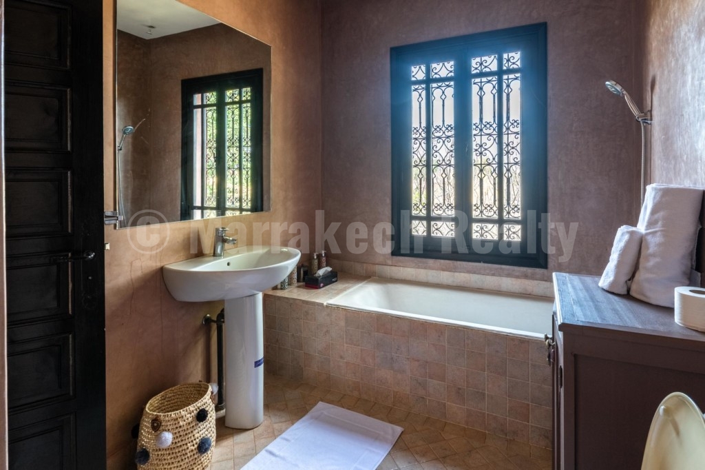 Pleasant 4 bedroom villa for rent long term with pool