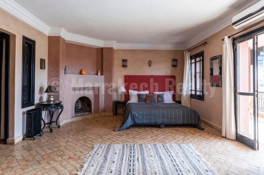 Pleasant 4 bedroom villa for rent long term with pool