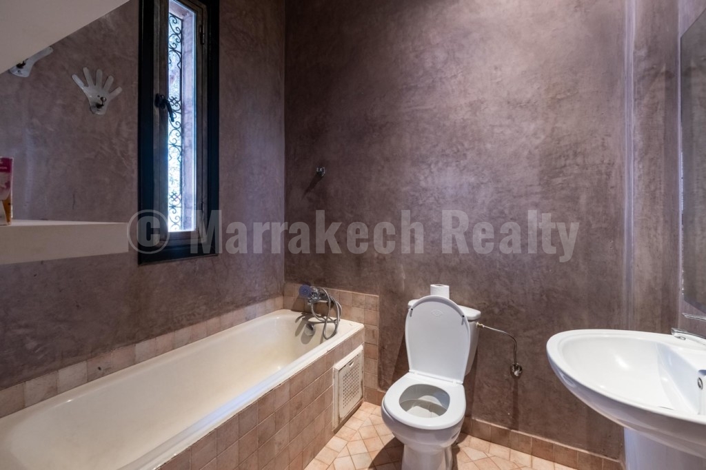 Pleasant 4 bedroom villa for rent long term with pool