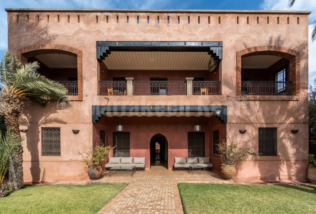 Pleasant 4 bedroom villa for rent long term with pool