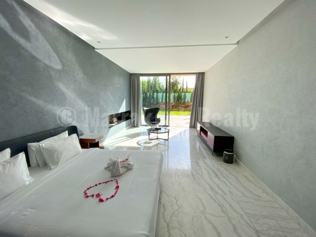 This contemporary 4 bedroom luxury villa just hit the market
