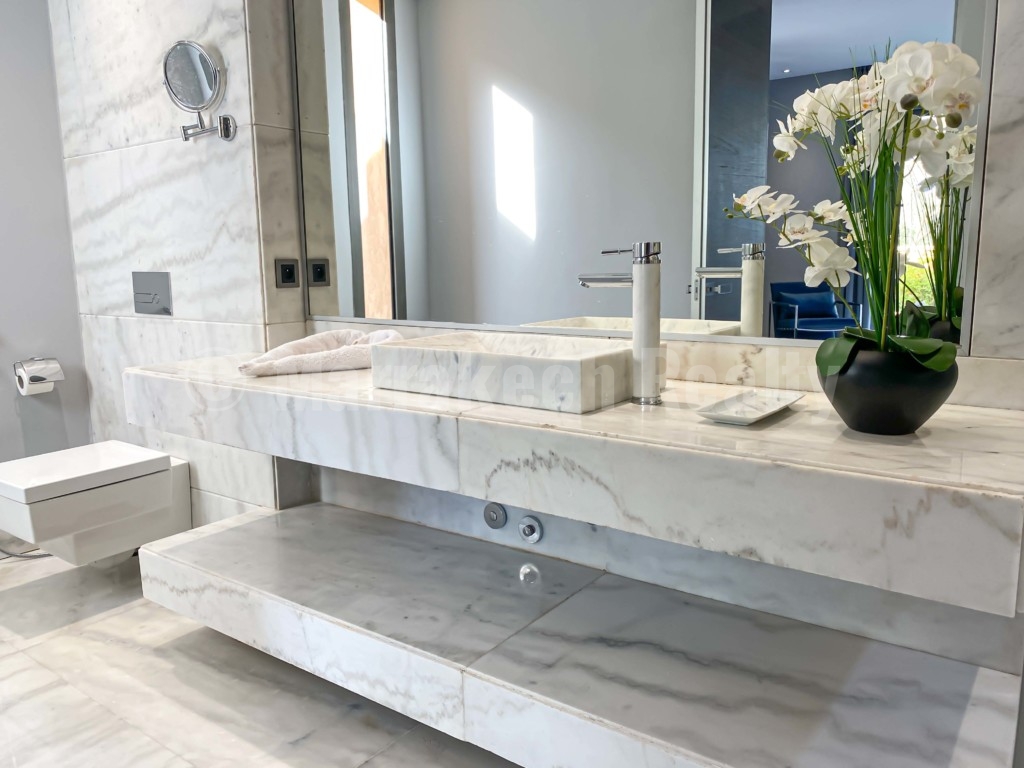 This contemporary 4 bedroom luxury villa just hit the market