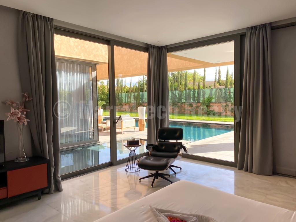 This contemporary 4 bedroom luxury villa just hit the market