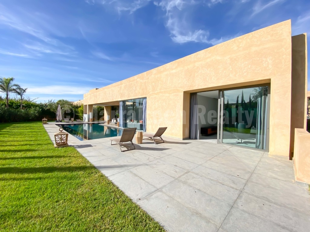 This contemporary 4 bedroom luxury villa just hit the market