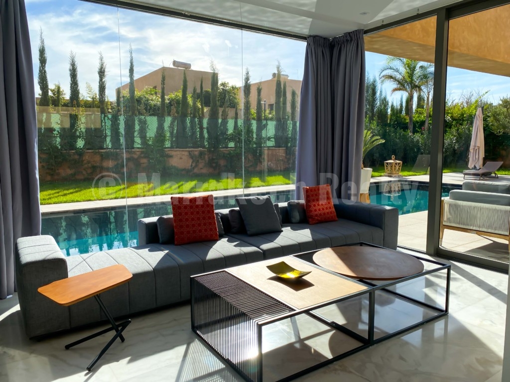 This contemporary 4 bedroom luxury villa just hit the market