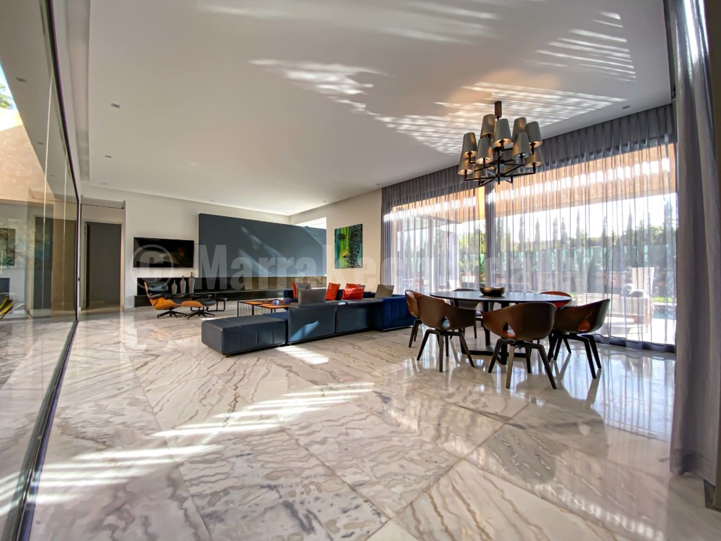 This contemporary 4 bedroom luxury villa just hit the market