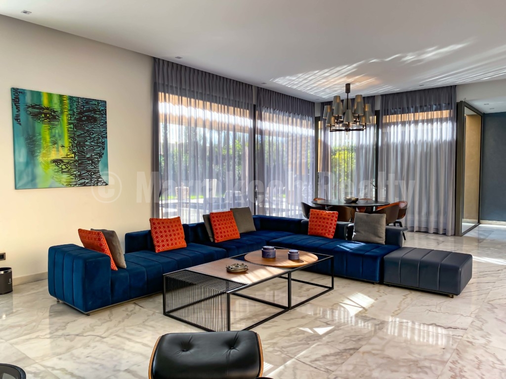 This contemporary 4 bedroom luxury villa just hit the market