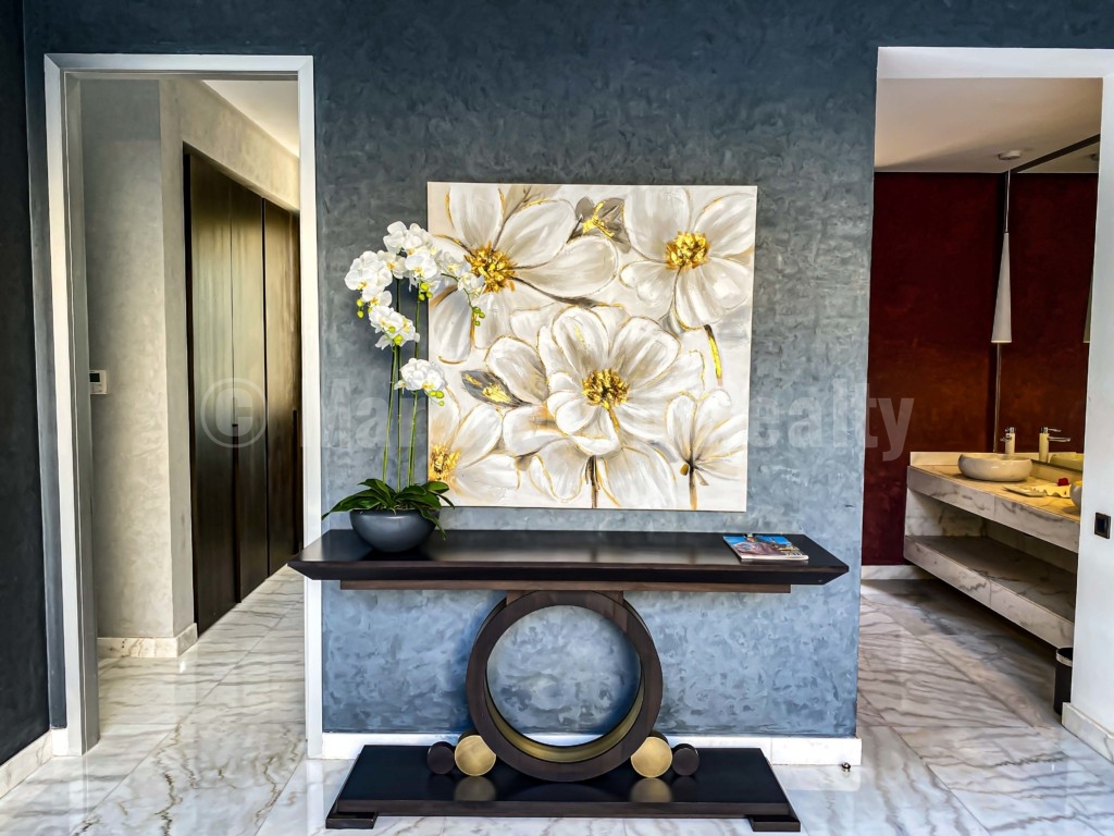 This contemporary 4 bedroom luxury villa just hit the market