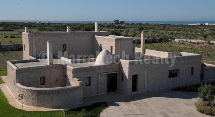 Magnifique maison d’hôte à vendre, à 900 m de la plage