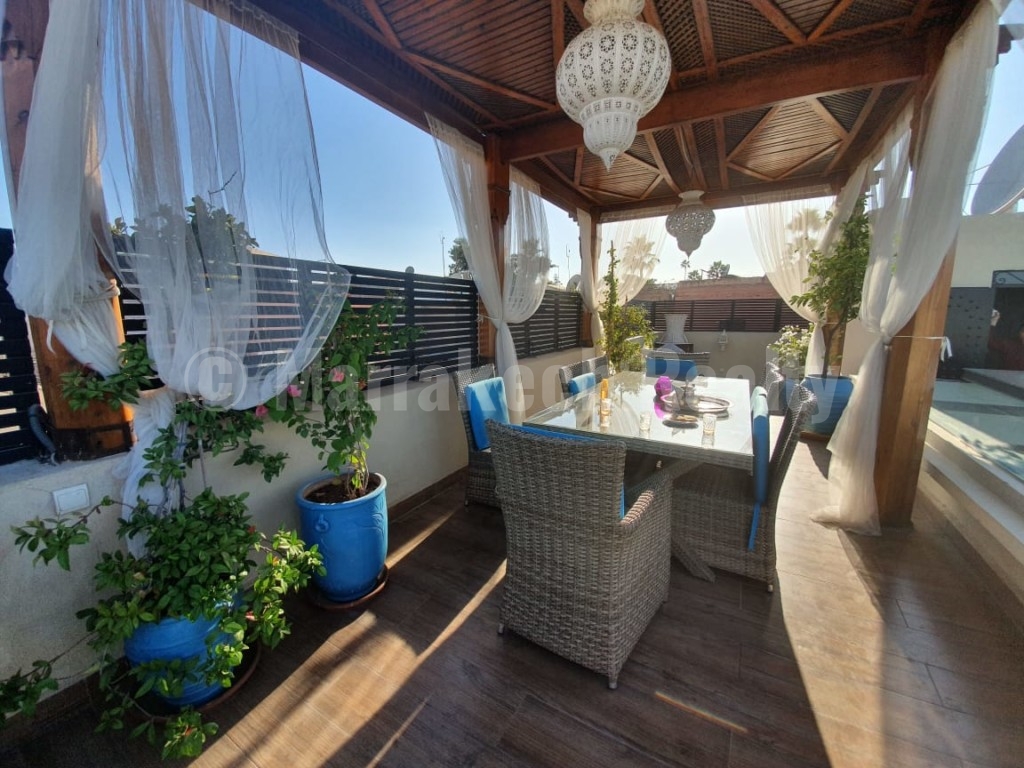 Ce luxueux Riad contemporain de 5 chambres est proposé au prix de 650 000 Euros