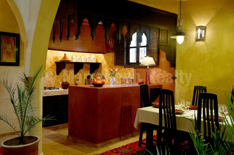 Pretty 4 bedroom Riad with seaviews for sale in the Medina