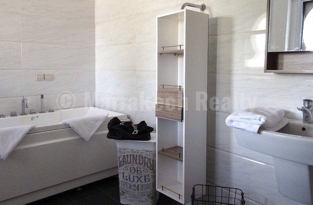 Long term rental: 4 bedroom villa with private pool in a gated domain