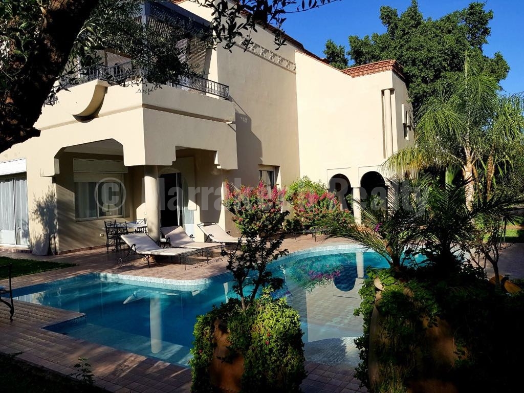A louer en longue durée villa dans petite résidence proche marrakech avec piscine privative