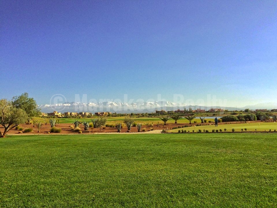Jolie villa idéalement située sur un golf prestigieux à 20 minutes du centre de Marrakech