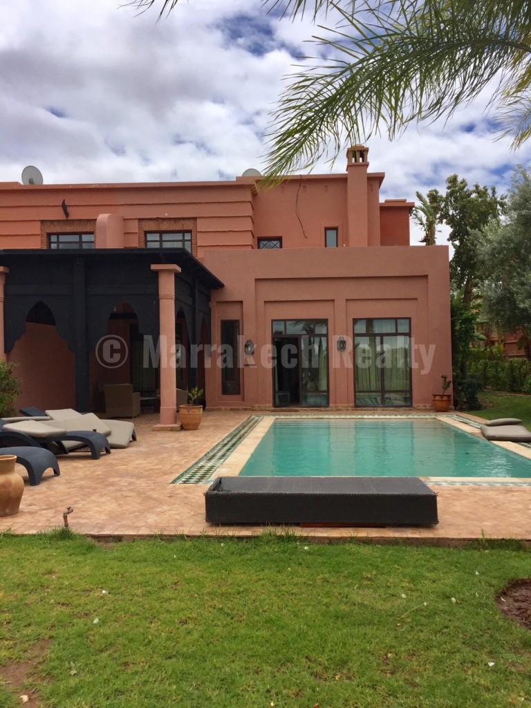 Jolie villa idéalement située sur un golf prestigieux à 20 minutes du centre de Marrakech