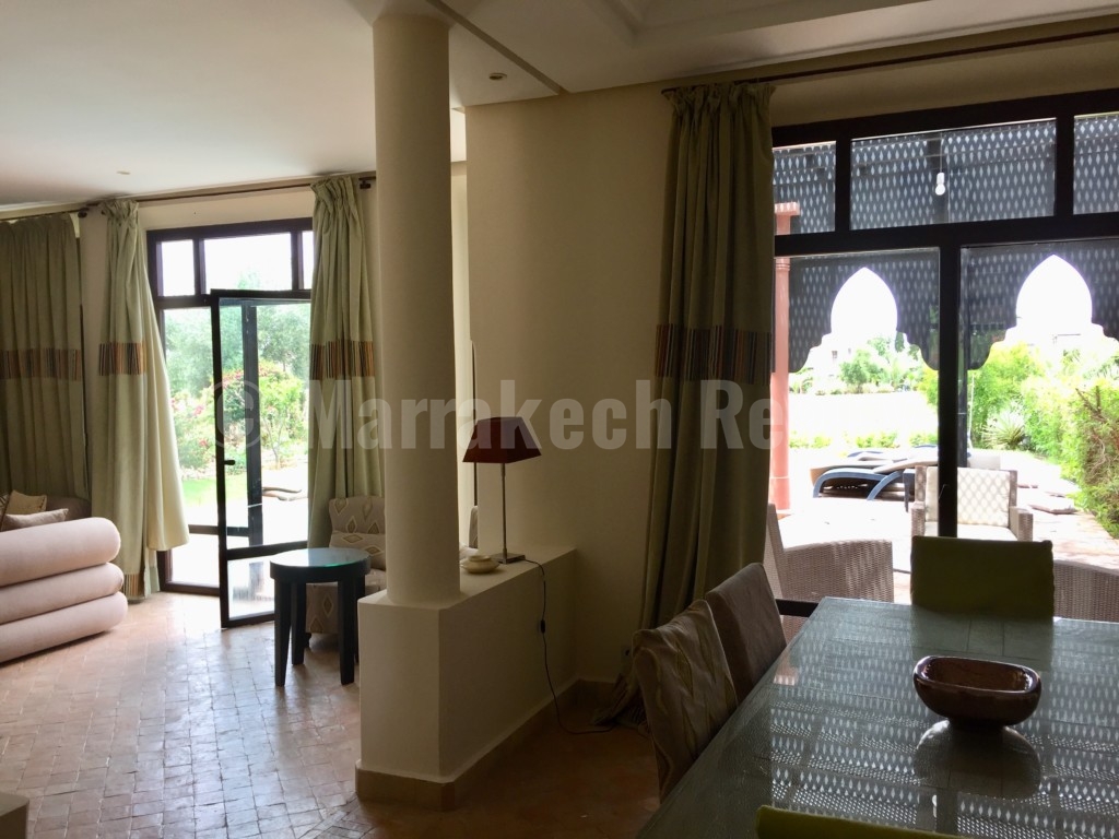 Jolie villa idéalement située sur un golf prestigieux à 20 minutes du centre de Marrakech