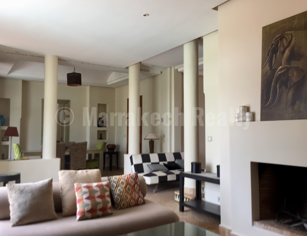 Jolie villa idéalement située sur un golf prestigieux à 20 minutes du centre de Marrakech