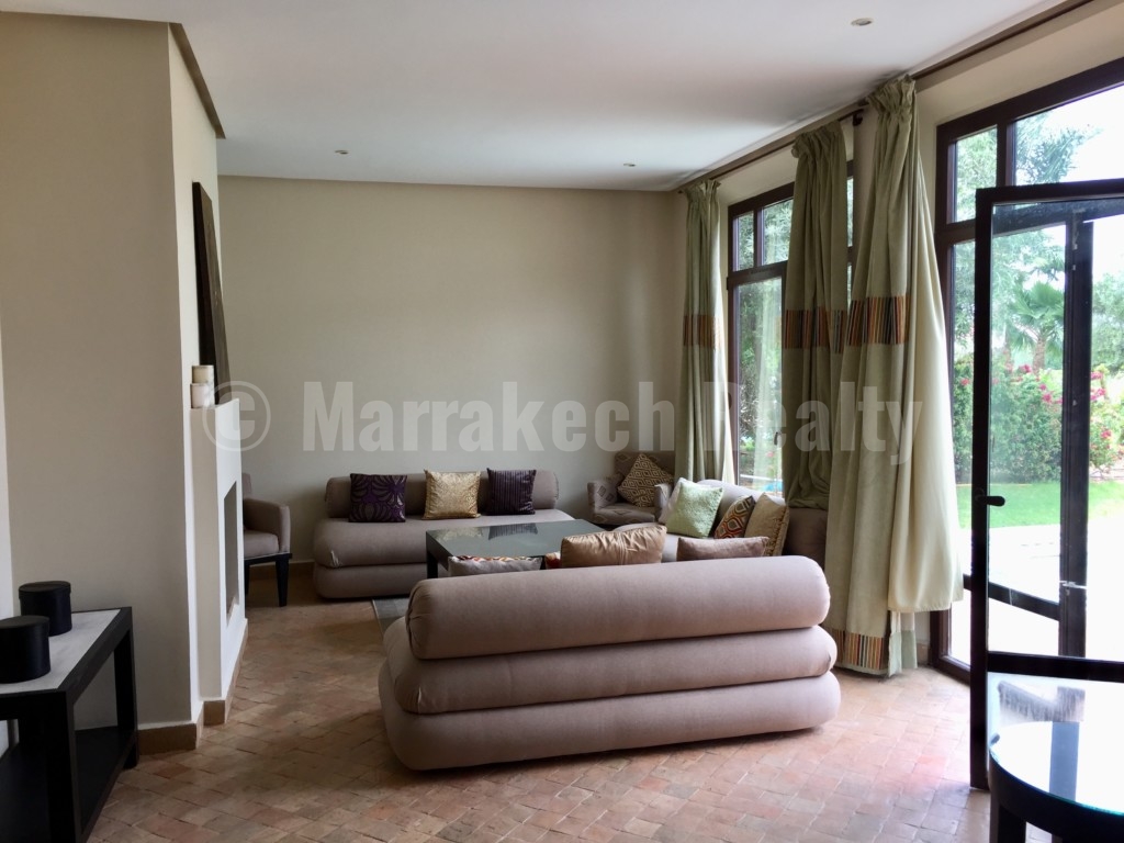 Jolie villa idéalement située sur un golf prestigieux à 20 minutes du centre de Marrakech