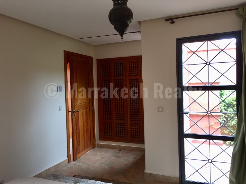 Jolie villa idéalement située sur un golf prestigieux à 20 minutes du centre de Marrakech