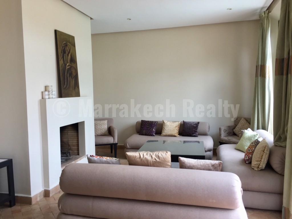 Jolie villa idéalement située sur un golf prestigieux à 20 minutes du centre de Marrakech