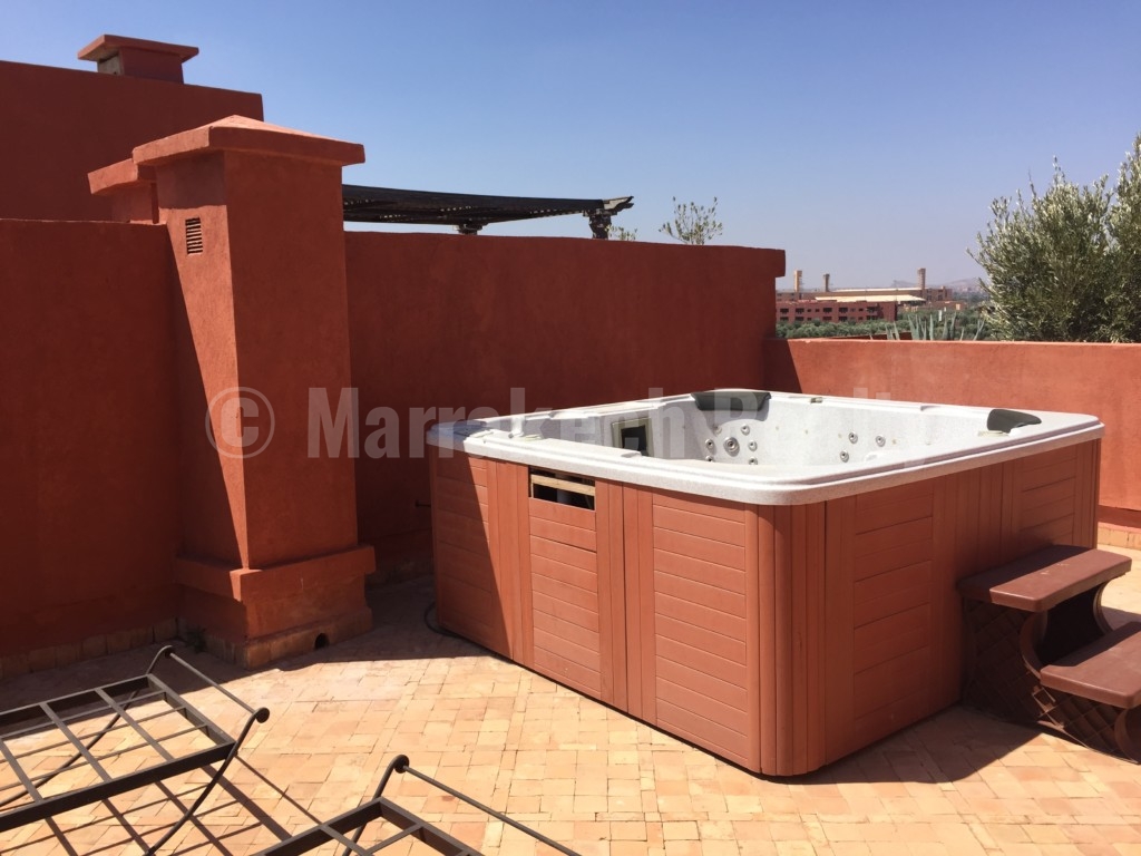 For rent close to Marrakech: 2 bedroom appartment with roof-terrace