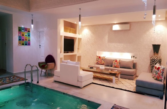 This luxury contemporary 5 bedroom Riad hits the market at 650 000 Euros