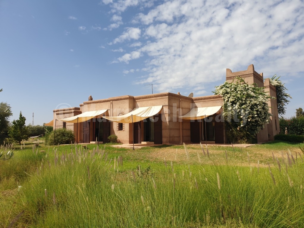 Standout 5 bedroom villa on 1 hectare close to Marrakech just listed