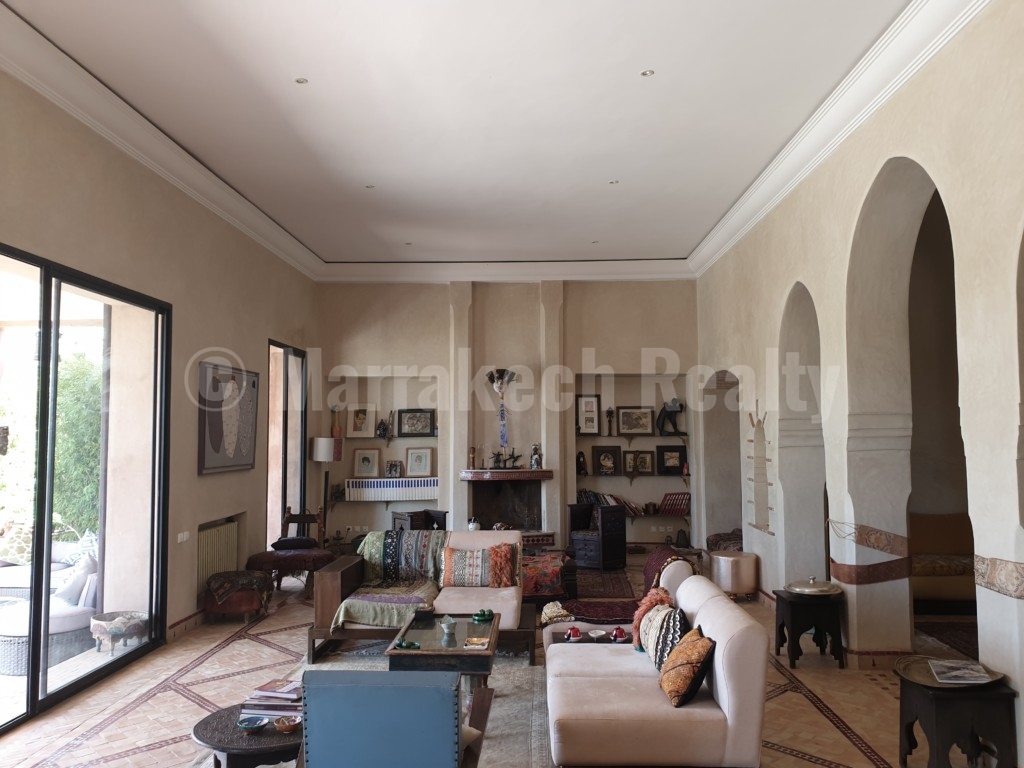 Standout 5 bedroom villa on 1 hectare close to Marrakech just listed