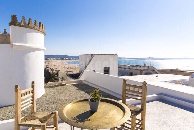 This stunning 3 bedroom penthouse with awesome seaviews just hit the market