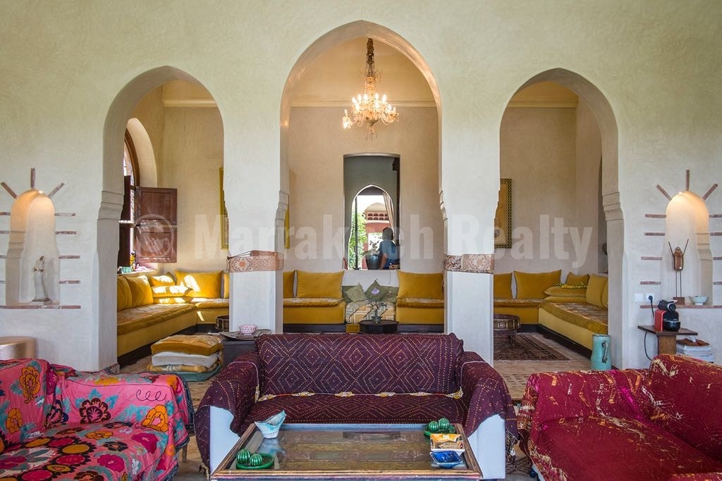 Standout 5 bedroom villa on 1 hectare close to Marrakech just listed