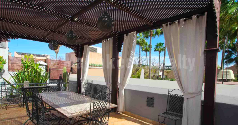 Standout contemporary 6 bedroom Riad with prime location just up for sale