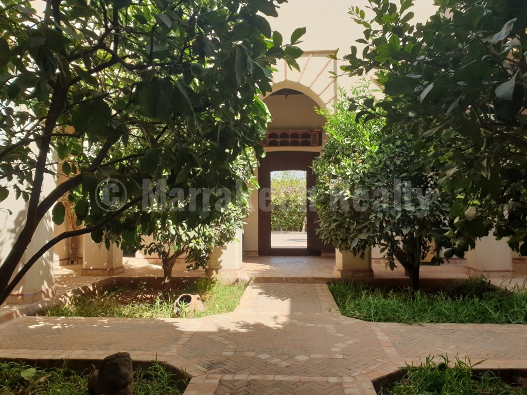 Standout 5 bedroom villa on 1 hectare close to Marrakech just listed