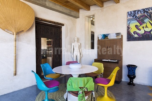 This stunning 3 bedroom penthouse with awesome seaviews just hit the market