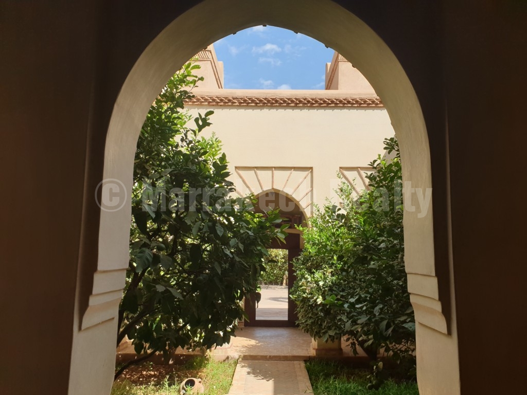 Standout 5 bedroom villa on 1 hectare close to Marrakech just listed