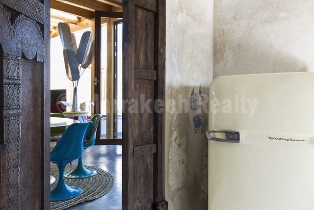 This stunning 3 bedroom penthouse with awesome seaviews just hit the market