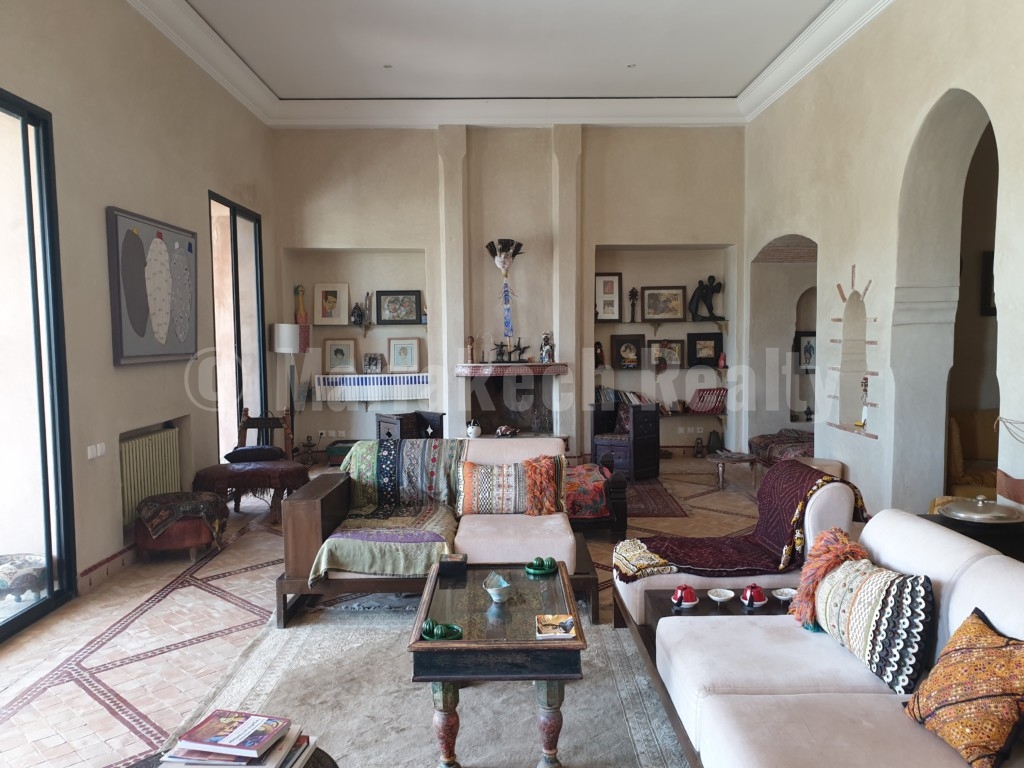Standout 5 bedroom villa on 1 hectare close to Marrakech just listed