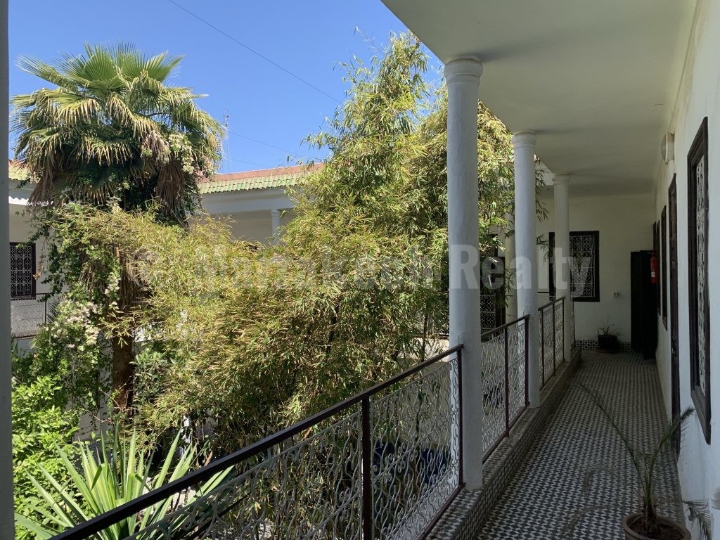 Exceptionnel vaste Riad titré à rénover avec accès voiture direct : superbe potentiel