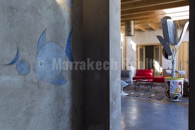 This stunning 3 bedroom penthouse with awesome seaviews just hit the market