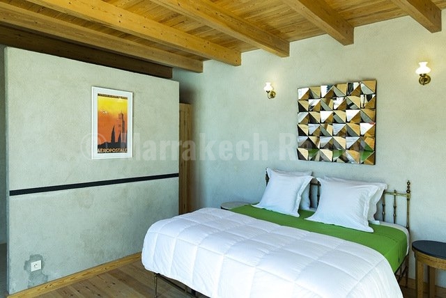 This stunning 3 bedroom penthouse with awesome seaviews just hit the market